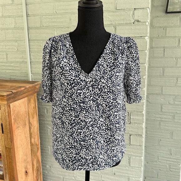 J.Crew blue and white floral V-neck blouse size S - Picture 2 of 8